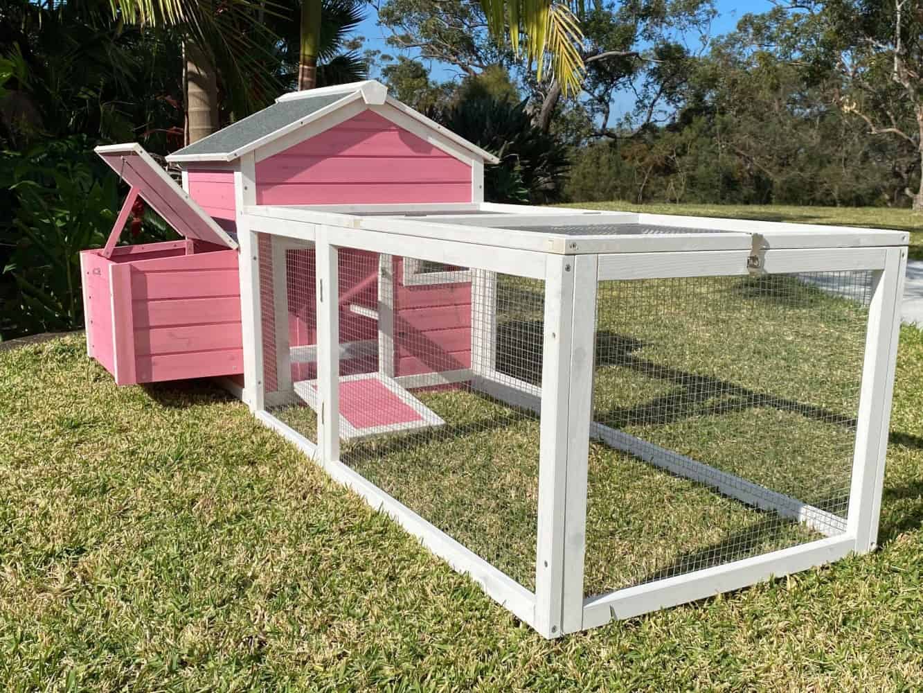Coops and Cages Pink Cottage - Nesting box lid open