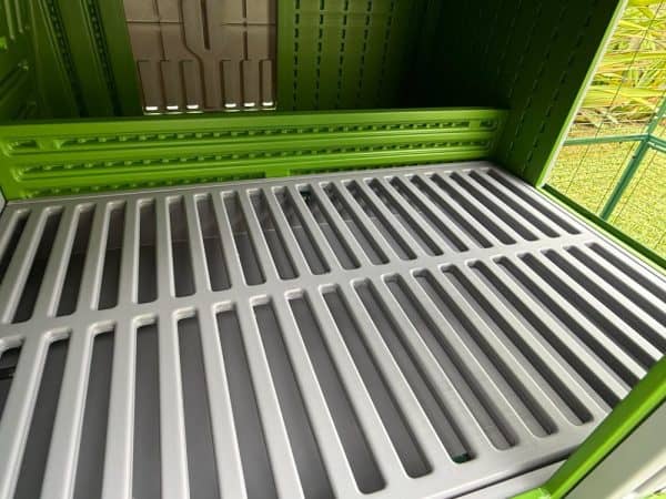 Daisy Plastic Chicken Coop - Removable plastic tray