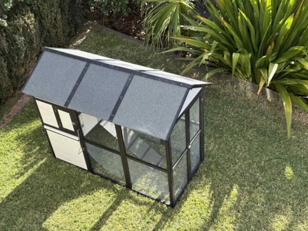 White Connie Chicken Coop - Asphalt roof