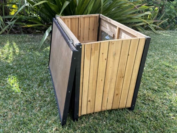 Luka Foldable Kennel - Roof open